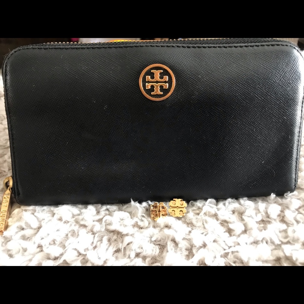 Tory Burch Robinson Wallet and Logo Stud Earrings
